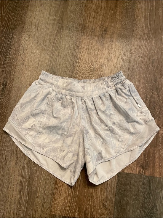 lululemon athletica Pants - lululemon athletica Light Gray Women's Athletic Hotty Hot shorts Size 4